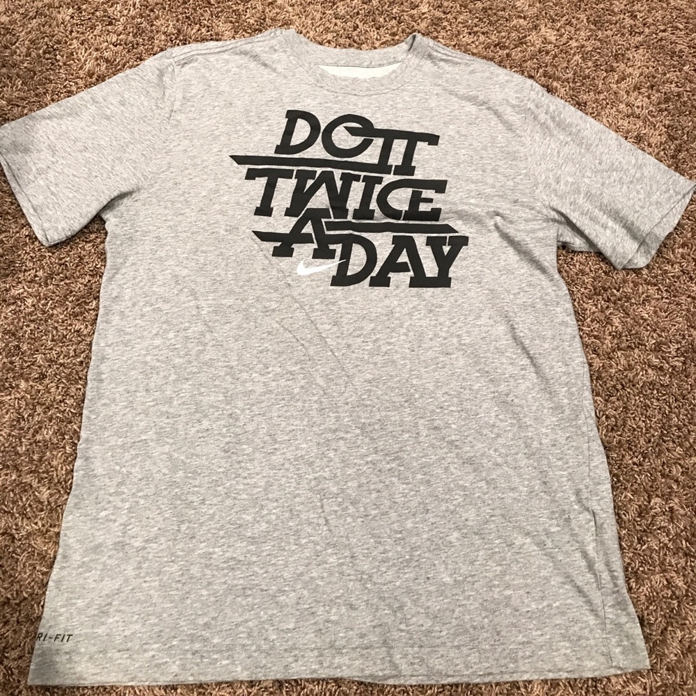 Men’s Nike Shirt
