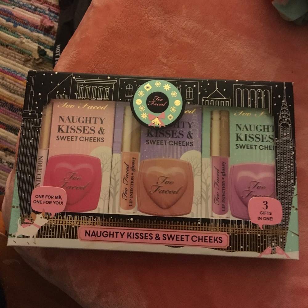 Too Faced lipgloss & blush trio