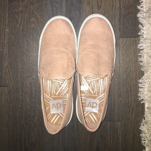 Women's DV rose slip on sneakers