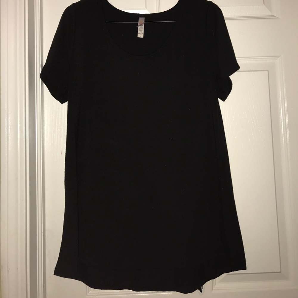 Black lularoe classic tee