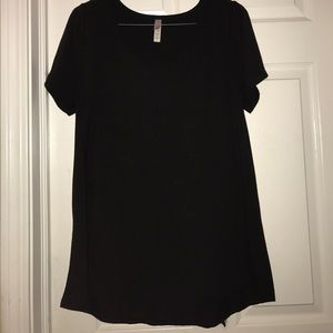 Black lularoe classic tee