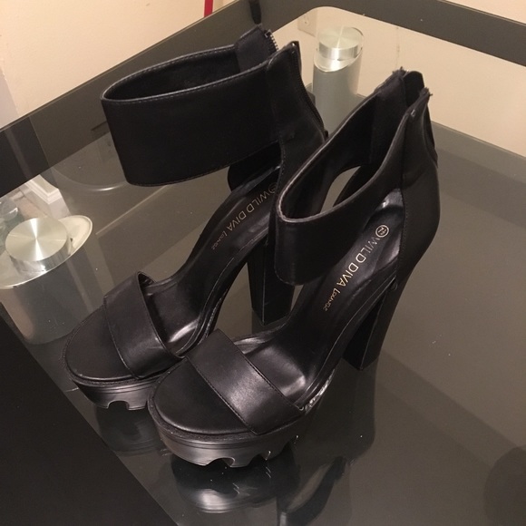 Platform heels - Picture 1 of 4