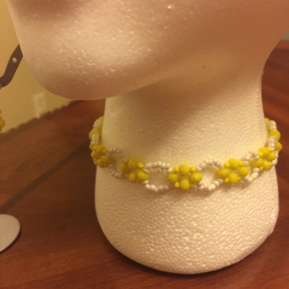 “Simple but Adorable Handmade Beaded choker Set - Picture 4 of 8