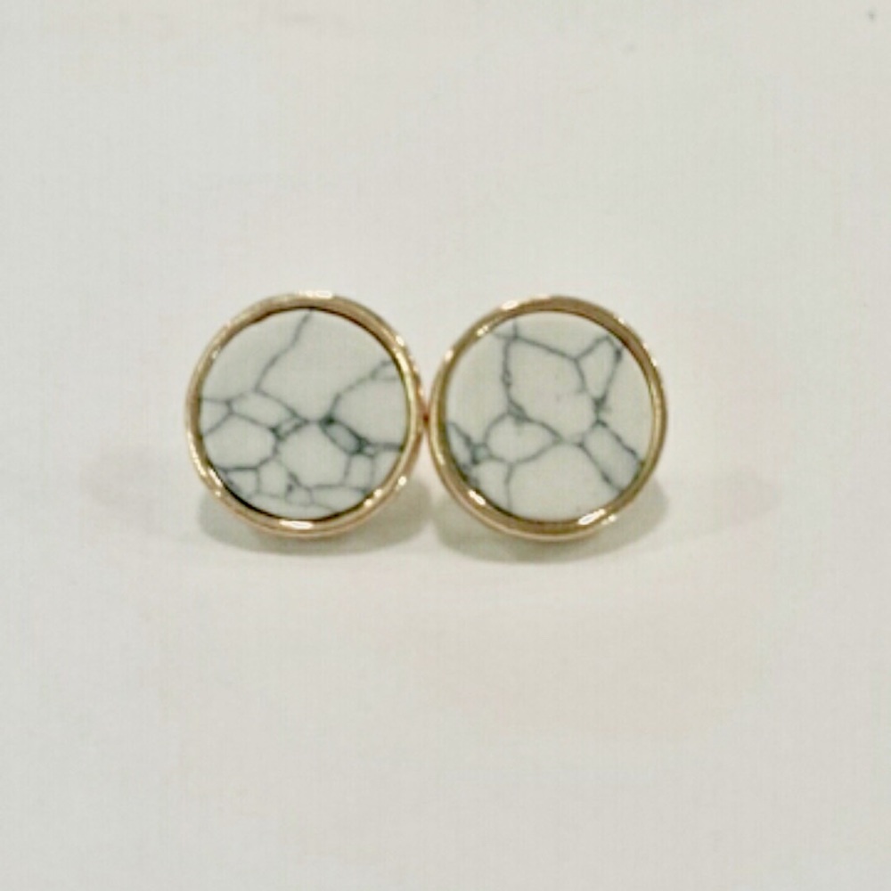 Round Marble White Faux Stone Stud Earrings - Picture 3 of 6