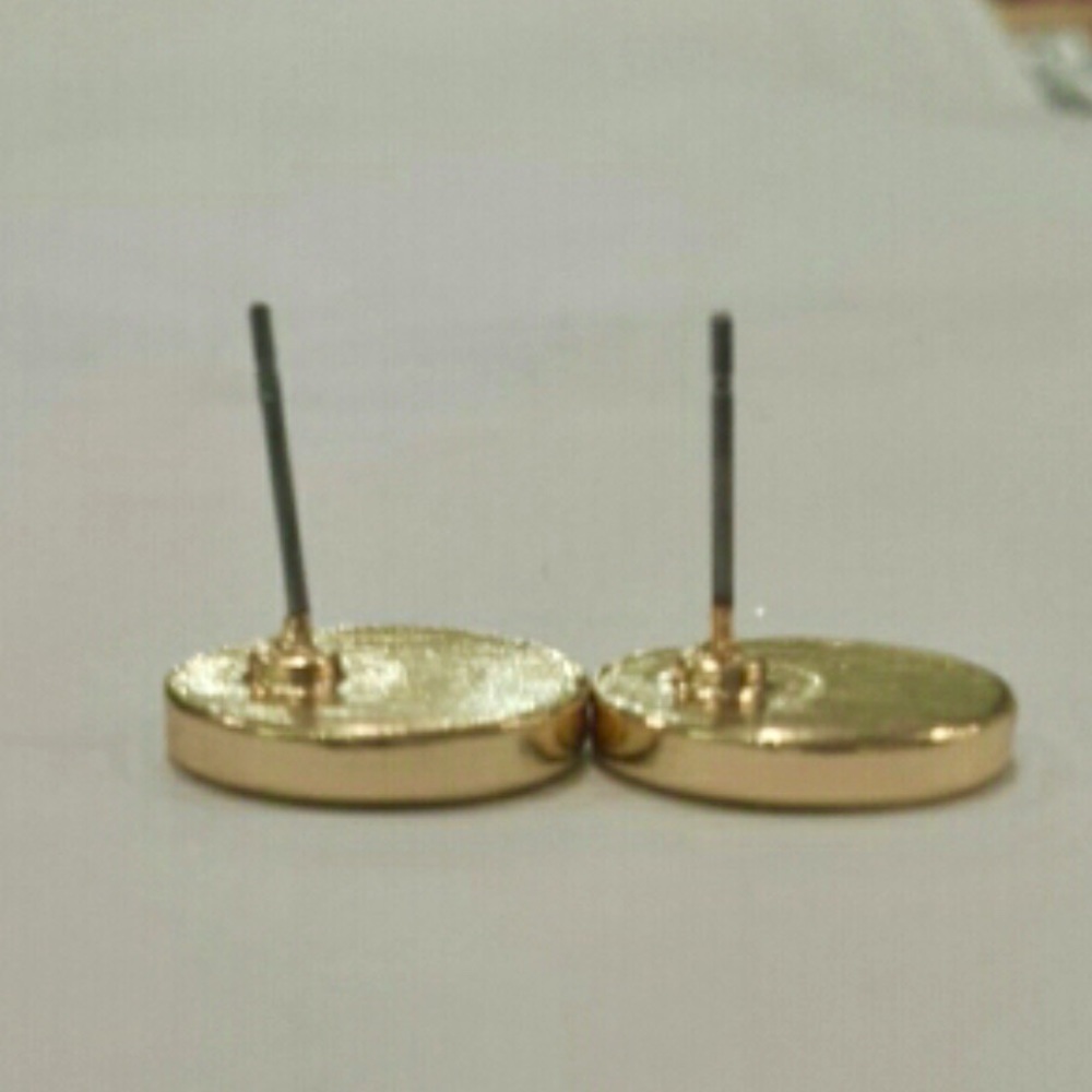 Round Marble White Faux Stone Stud Earrings - Picture 4 of 6