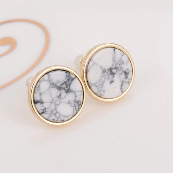 Round Marble White Faux Stone Stud Earrings - Picture 2 of 6