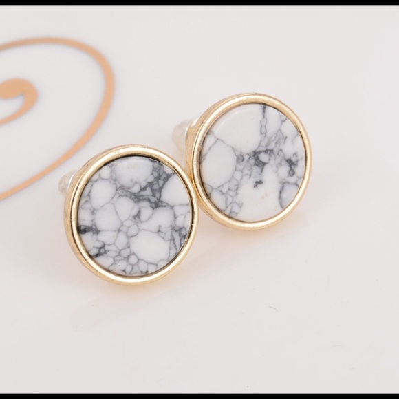 Round Marble White Faux Stone Stud Earrings - Picture 5 of 6