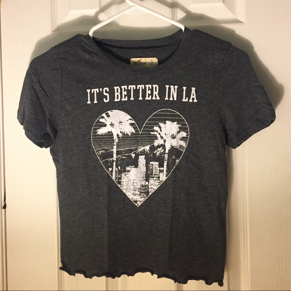 Adorable Hollister semi crop top