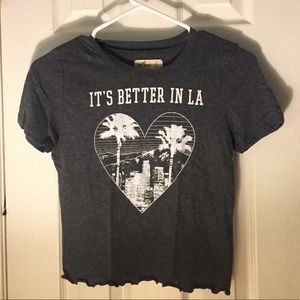 Adorable Hollister semi crop top