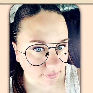 Meet your Posher, Elysa