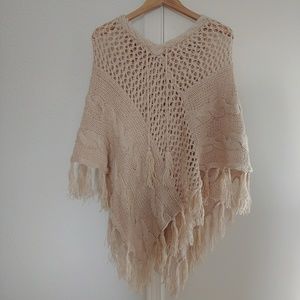 Romeo & Juliet Couture Knit Poncho Size Medium