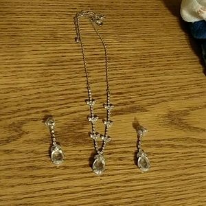 Necklace and earring set