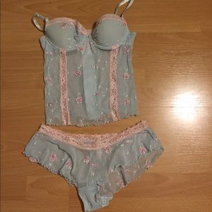 Pretty corset and fluttery panty set