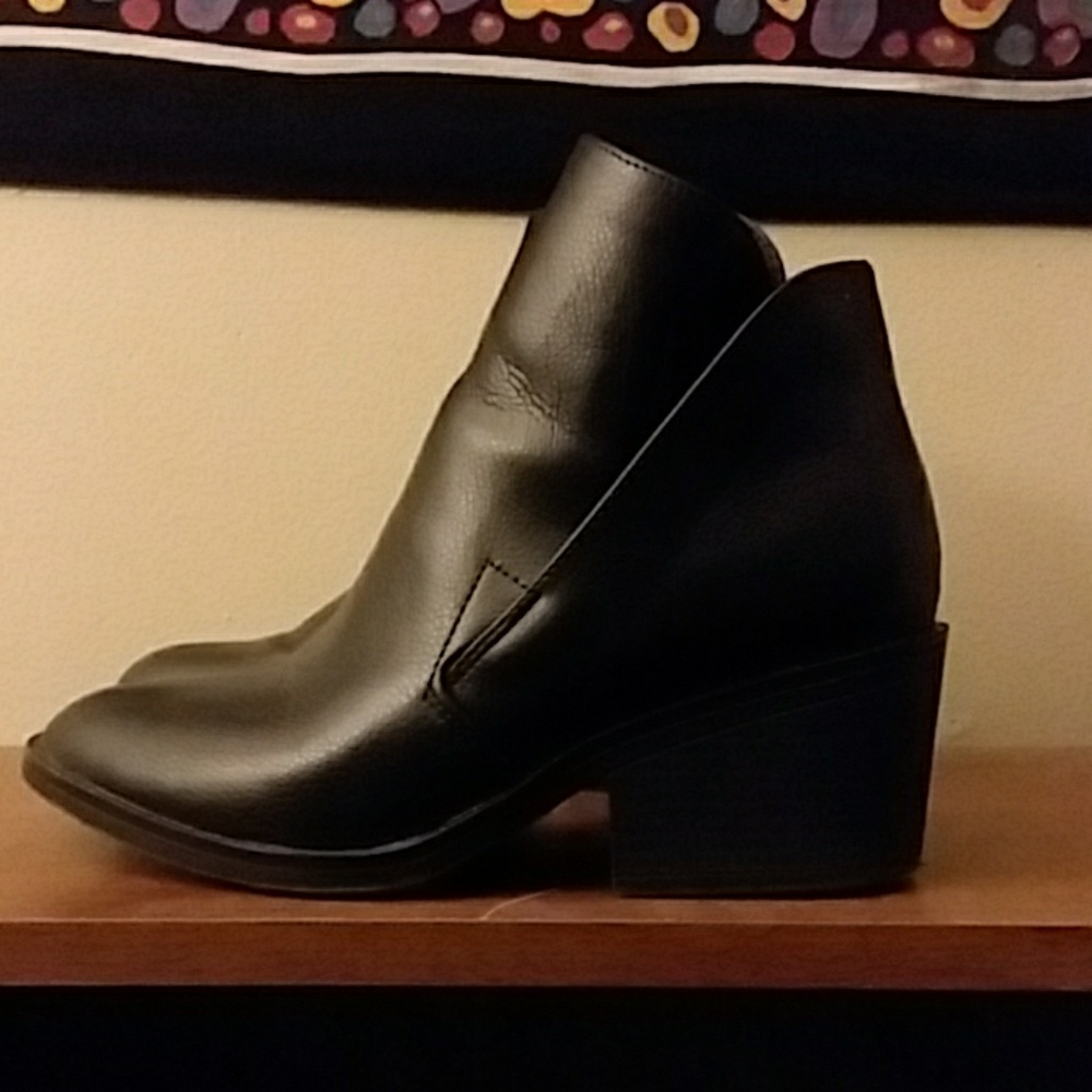 Apt. 9 Black wedge ankle boots