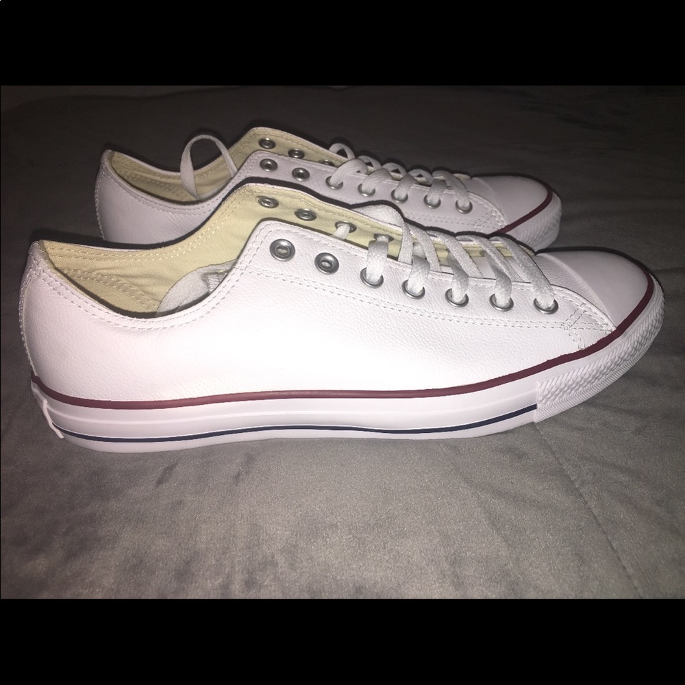 Brand new, never worn men’s converse. Size 10.5