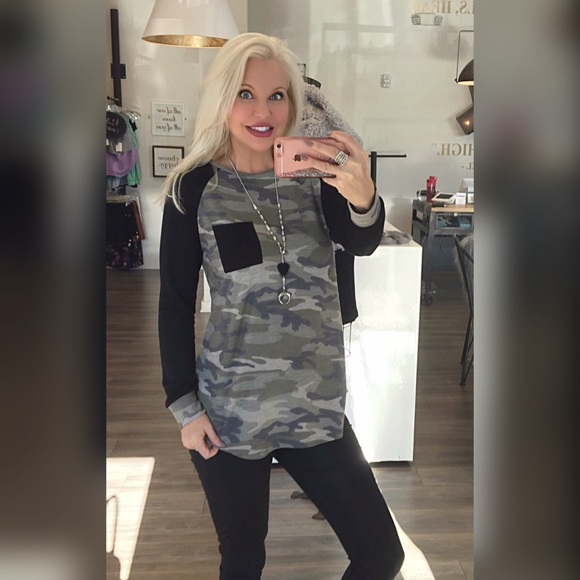 LAST 1!! ❤️Gorgeous Soft Raglan Sleeve Camo Top! - Picture 2 of 2