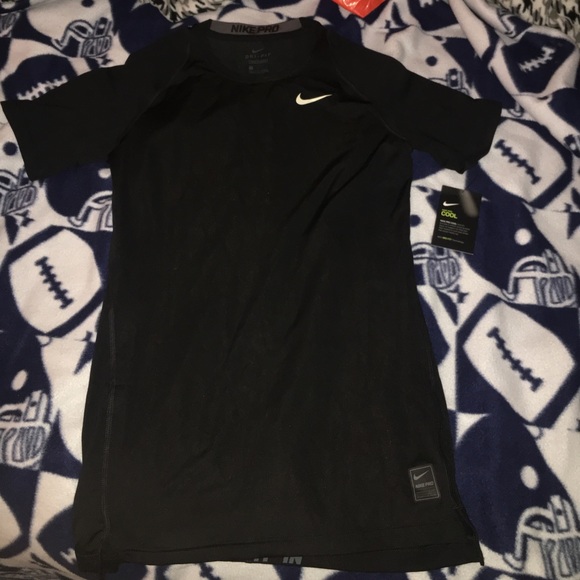 Dry fit nike short sleeve - Picture 1 of 1