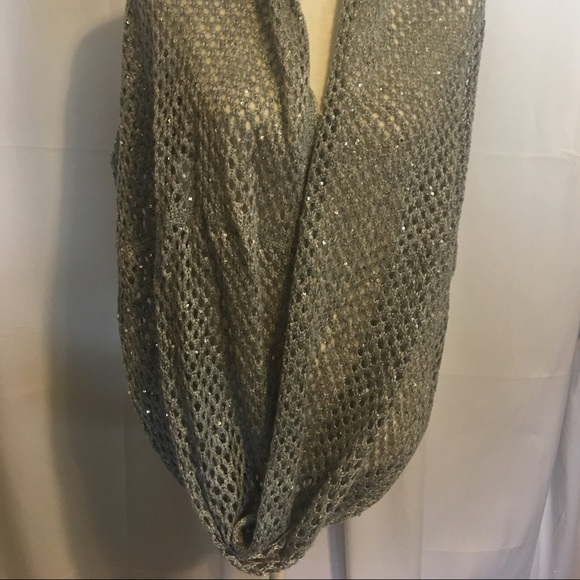 Gray and silver sequins scarf - Picture 3 of 3