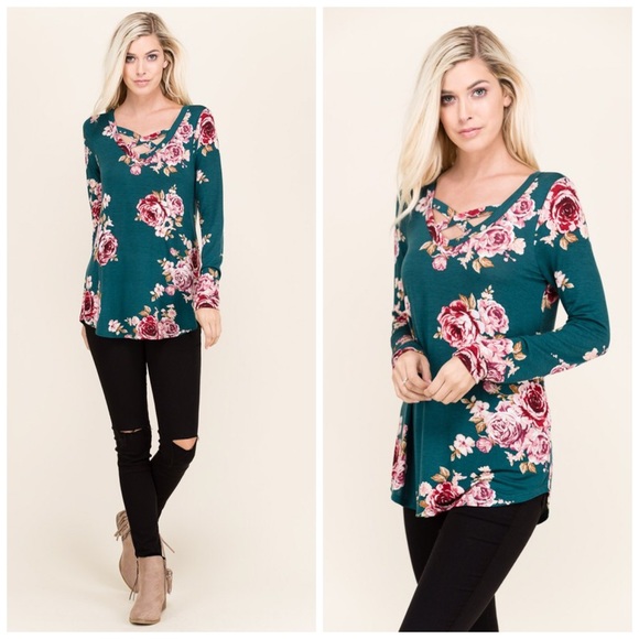 LAST 1!  Stunning Color Floral criss cross Tunic! - Picture 4 of 7