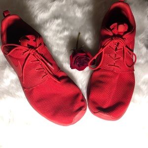 Men’s All red Nike Rosche.