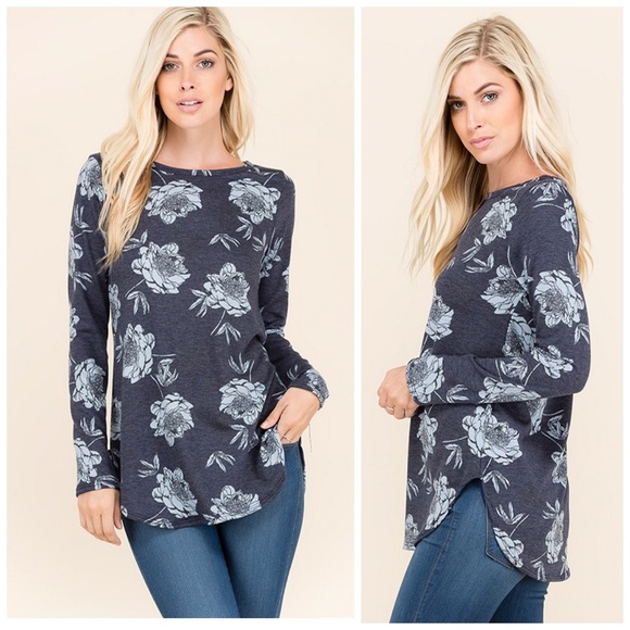 LAST 1! ๐Gorgeous Blue Super Soft Floral Top - Picture 2 of 4