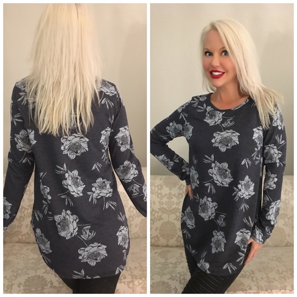 LAST 1! ๐Gorgeous Blue Super Soft Floral Top - Picture 4 of 4
