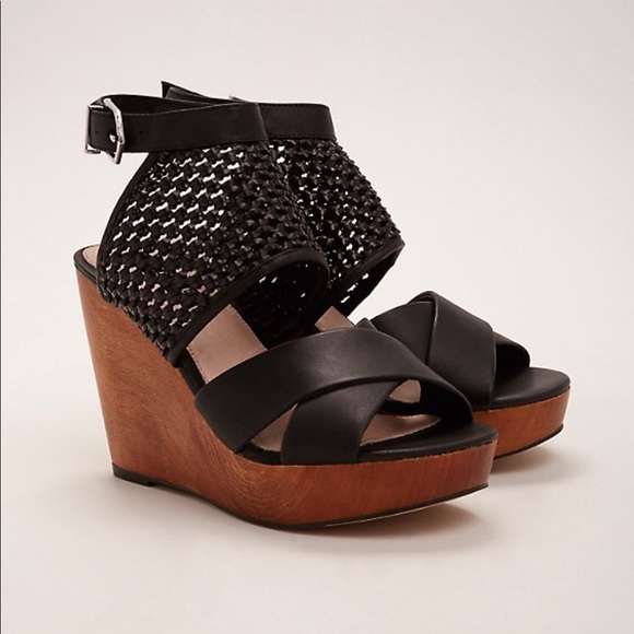 torrid Shoes - Torrid Collection Wooden Platform 7 Wide