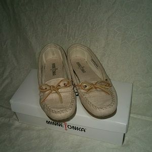 Minnetonka Nat 231 Moccasins w/box