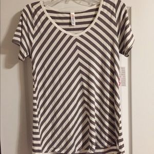 Lularoe Classic Tee
