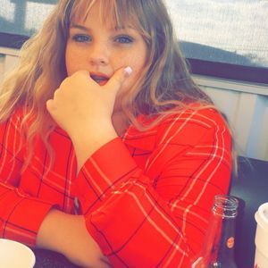 Meet your Posher, Lorallei