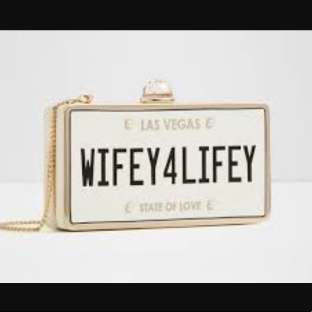 I am looking for this wifey clutch !!!