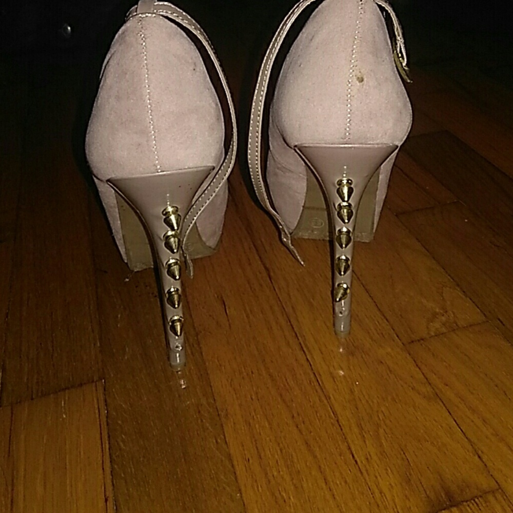 Heels - Picture 2 of 2