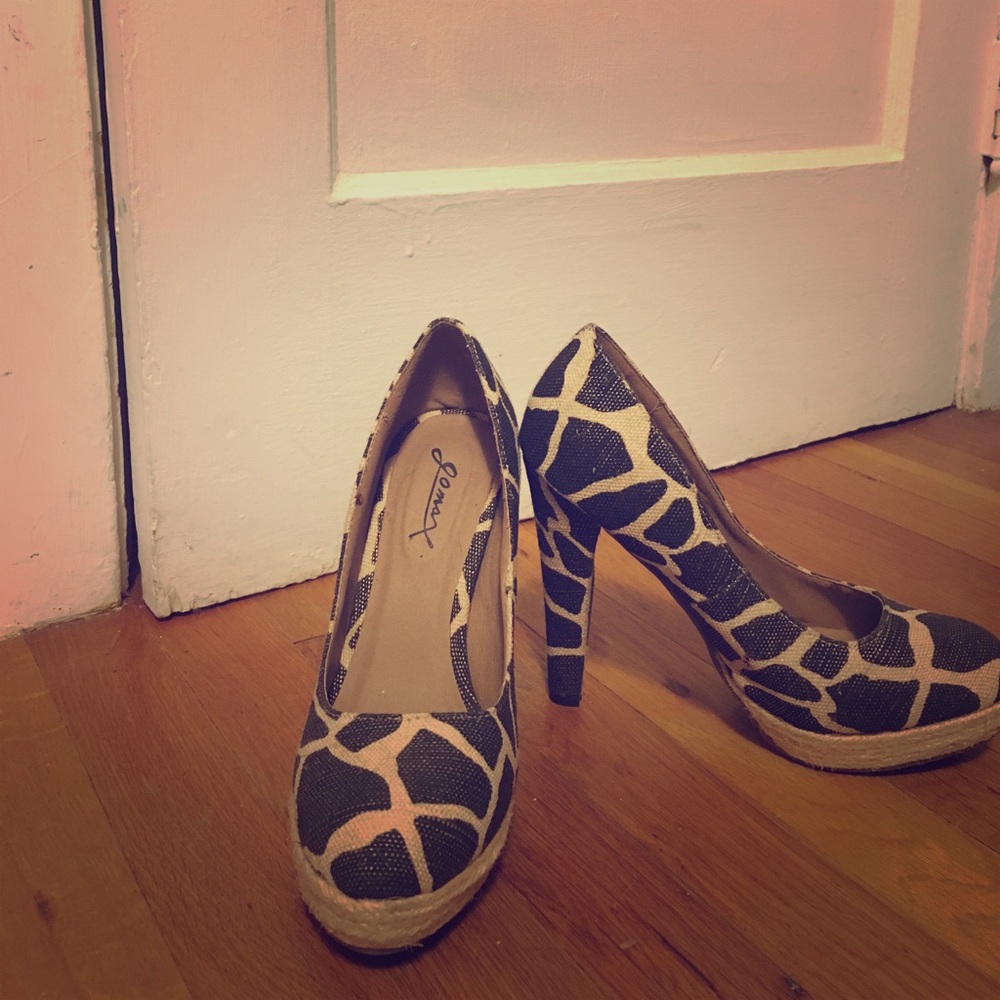 Giraffe shoes