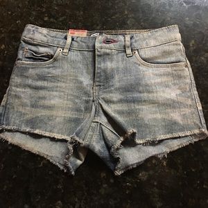 Girls Levi’s shorty shorts