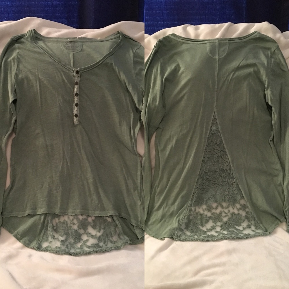 High-low long sleeved lace detail top