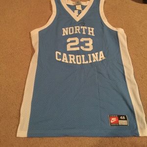 Micheal Jordan college jersey with signature