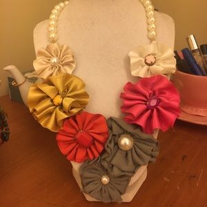 Pearl Necklace With Flowers