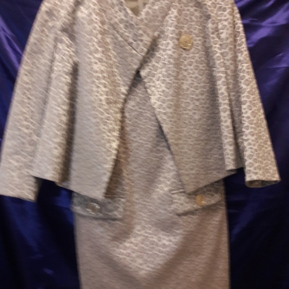 Michael Kors stunning silver/gray 2 pcs. Suit - Picture 7 of 8