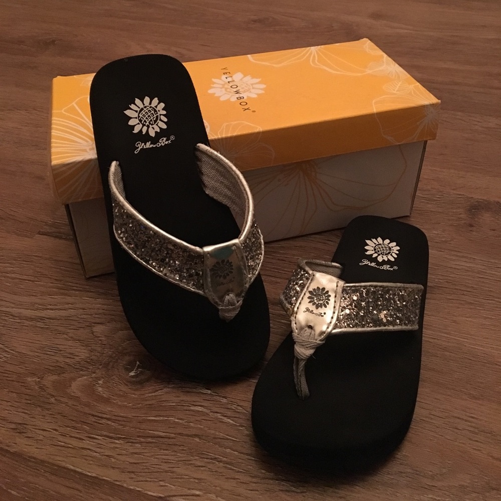 Girls sparkle flip flops