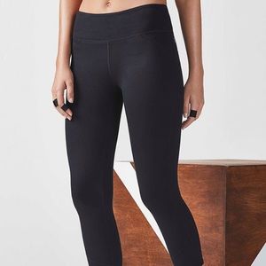 NWT - Fabletics Lima Capri - Size Small