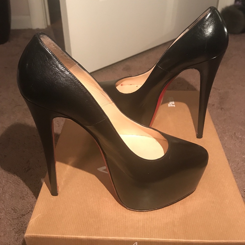 🚫SOLD🚫  Christian Louboutin Daffodile