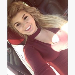 Meet your Posher, Danielle