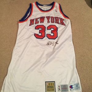 Signed Patrick Ewing New York Knicks jersey