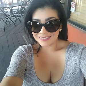 Meet your Posher, Elizabeth