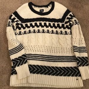 Cozy Black and White Sweater Size Small NWT AEO