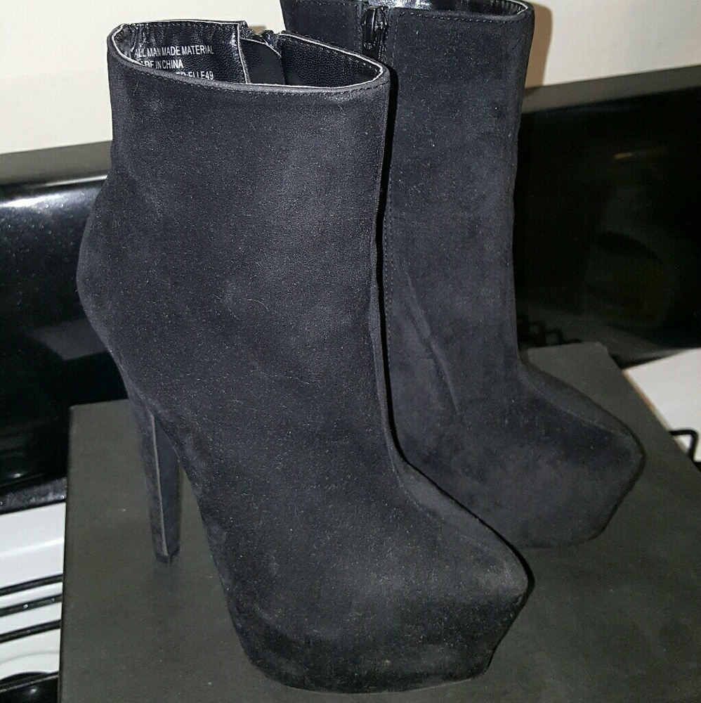 Bumper black ankle boots, size 6. Hidden platform