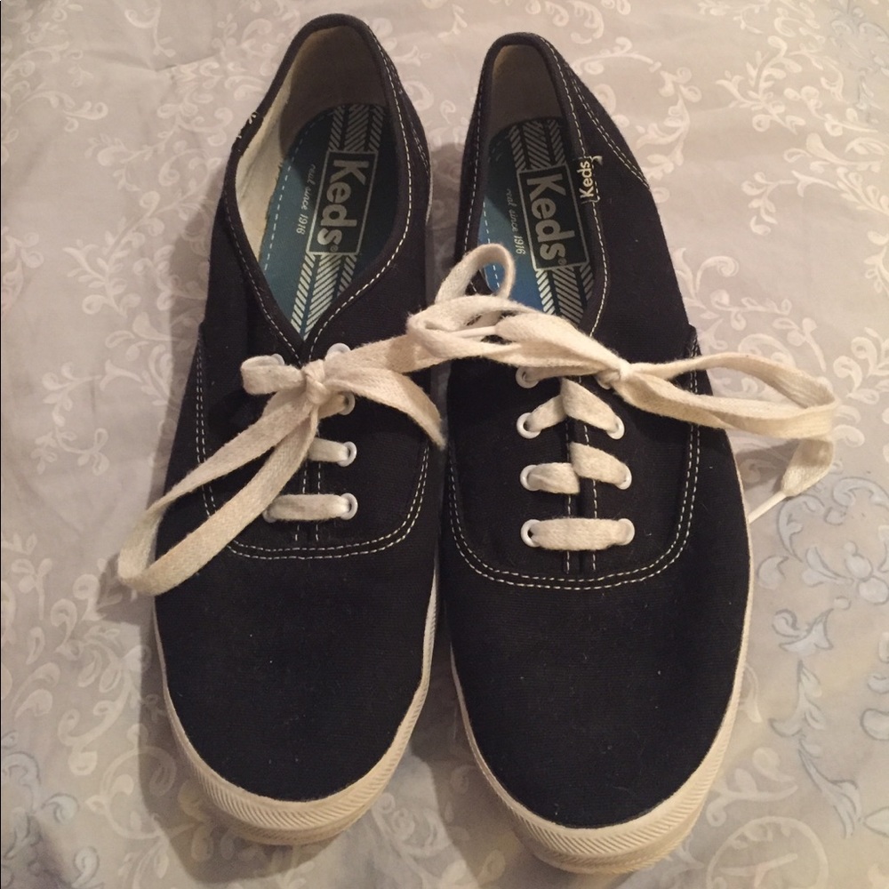 Black keds/ red vans both are a size 9