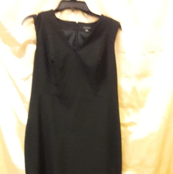 Ann Taylor basic black dress - Picture 3 of 3
