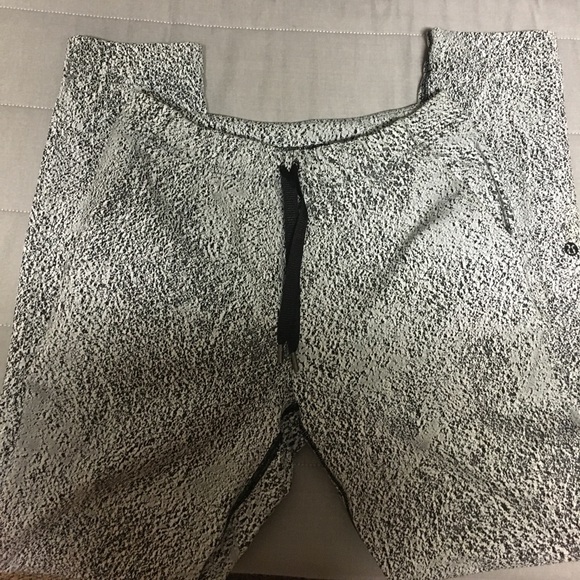 SOLD Lululemon Spray Jacquard pattern Jet pant - Picture 2 of 6