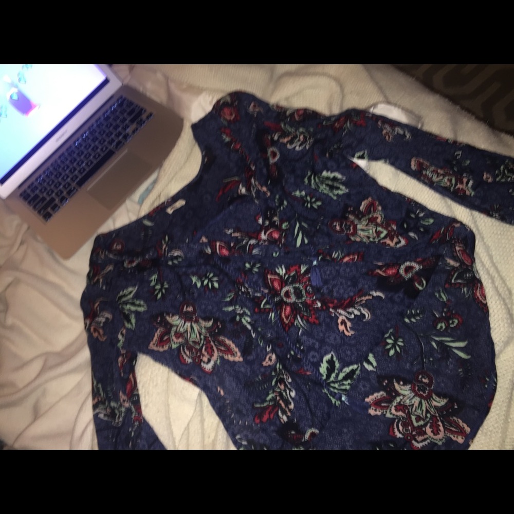 Cute Tops Bundle! - Picture 5 of 7